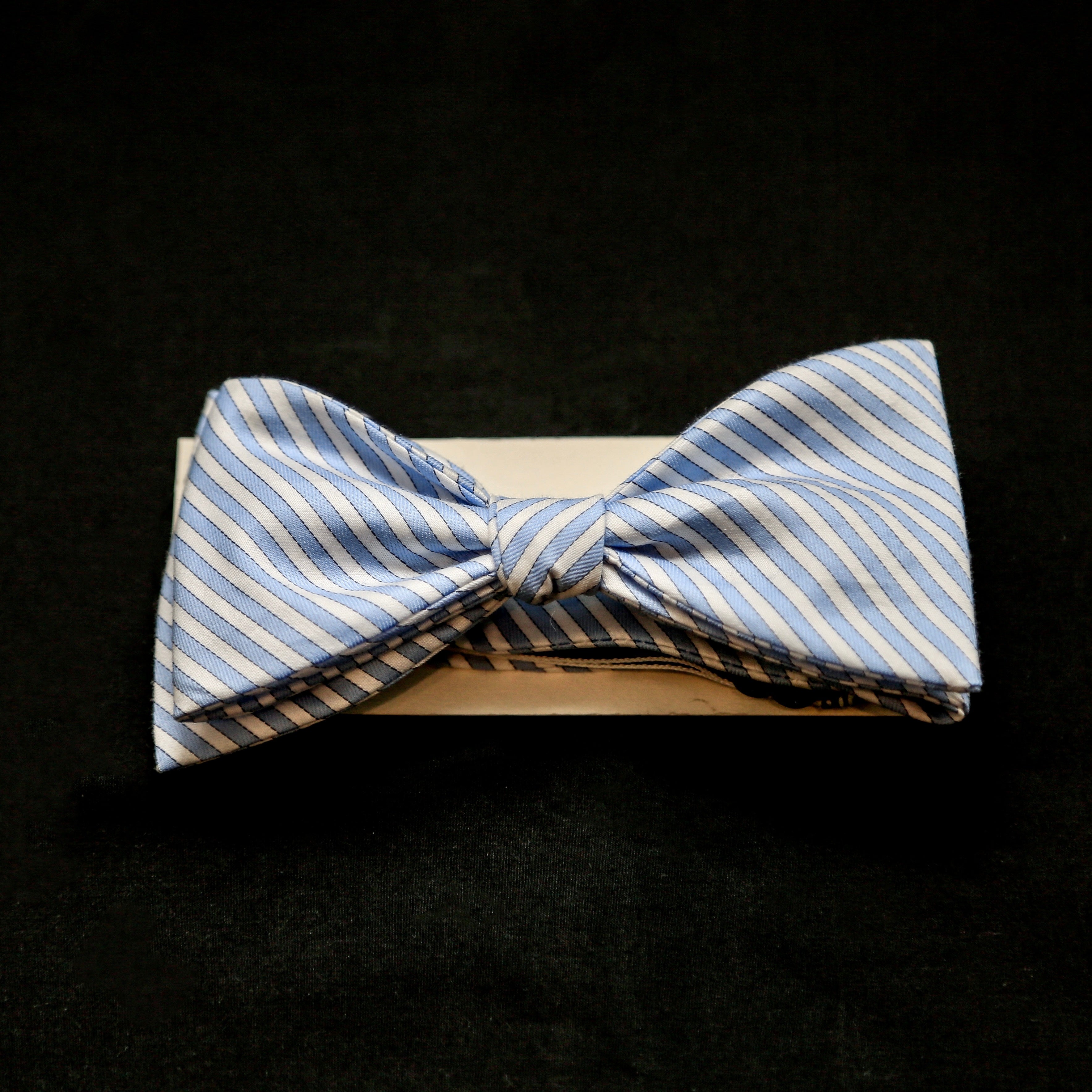 Bow-Tie - TRAILER Tie it Up